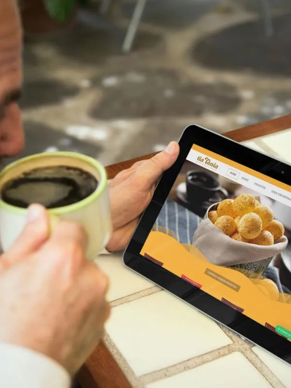 Mockup do site da Tia Tânia Pão de Queijo Gourmet